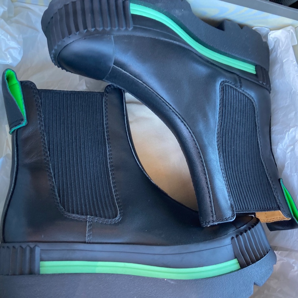ACCCCEES Chelsea Boot - Picture 3 of 3